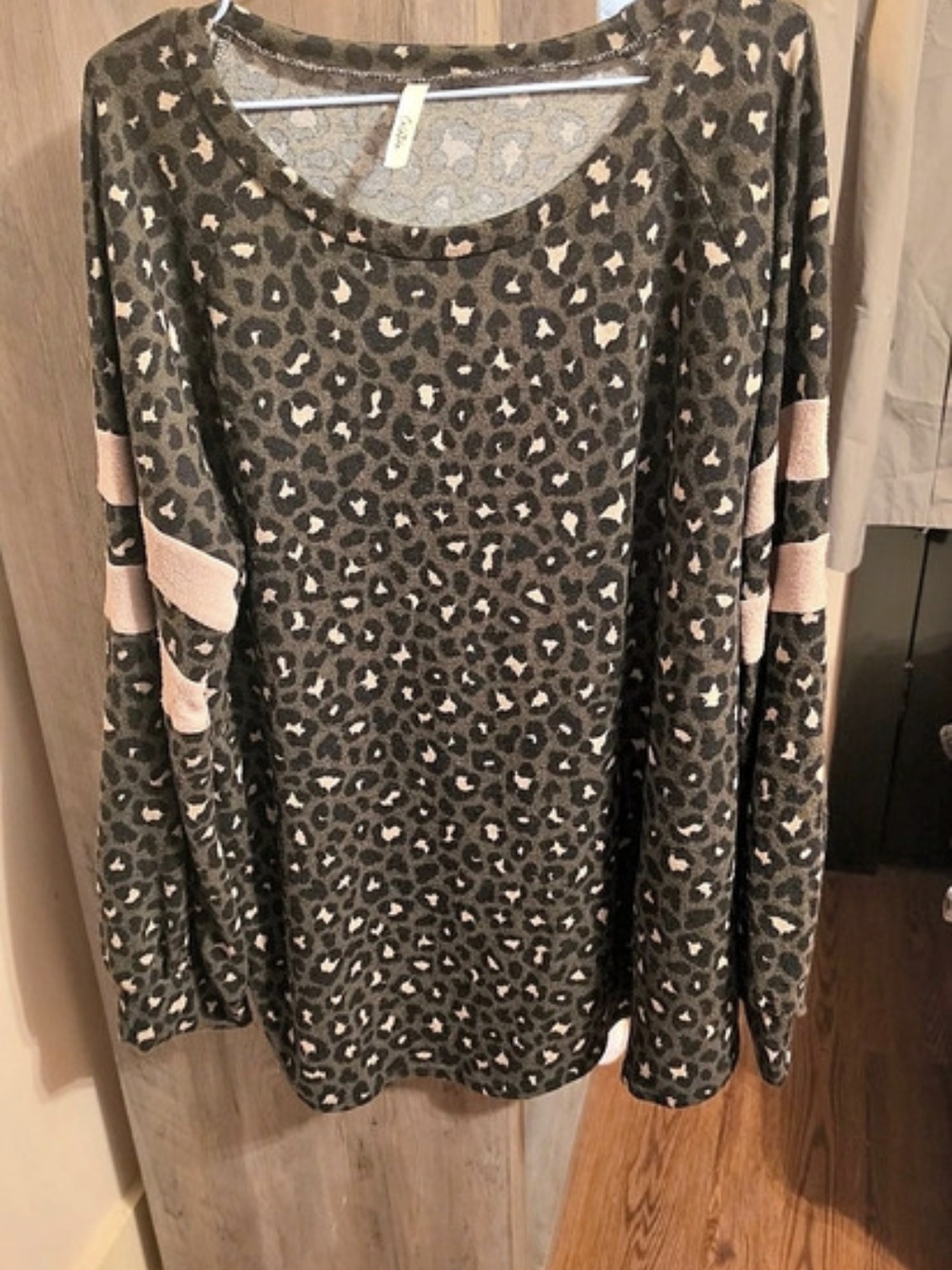 Animal Print Long Sleeve Top XXL Like New